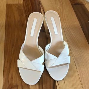 7 1/2M Bandolino Shoe in perfect condition.